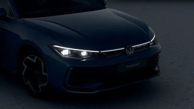 VW Passat R-Line People