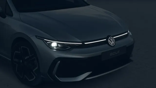 VW Golf R-Line People